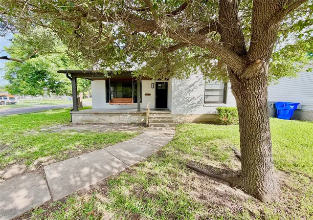 Photo 2 of Sale Pending at 4500 Athens Ave, Waco, TX 76710 | MLS# 21277016 | Listing updated on 2026-09-06
