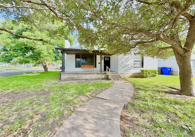 Photo 3 of Sale Pending at 4500 Athens Ave, Waco, TX 76710 | MLS# 21277016 | Listing updated on 2026-09-06