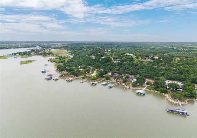 Photo 2 of Sale Pending at 420 Lakeside Dr, Brownwood, TX 76801 | MLS# 21277836 | Listing updated on 2026-07-28
