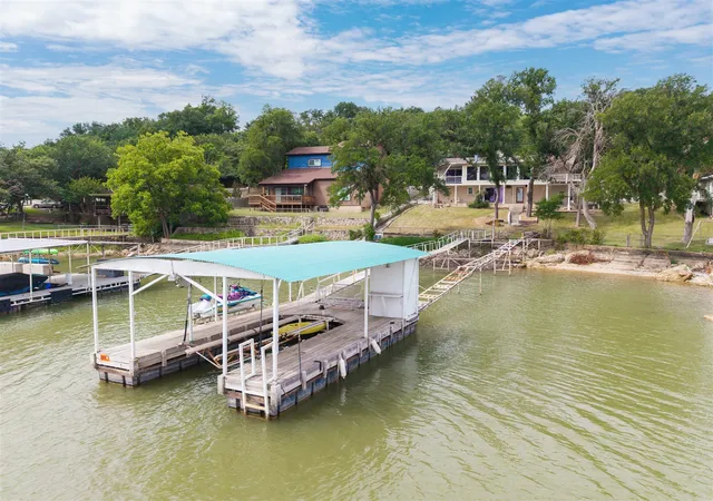 Photo 4 of Sale Pending at 420 Lakeside Dr, Brownwood, TX 76801 | MLS# 21277836 | Listing updated on 2026-07-28