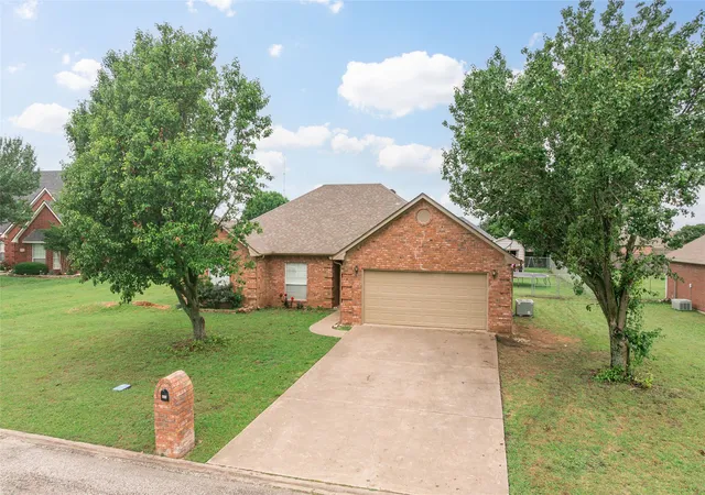 Photo 1 of Single family home for sale at 408 Sunshine Trl, Bells, TX 75414 | MLS# 21276009 | Listing updated on 2026-09-25