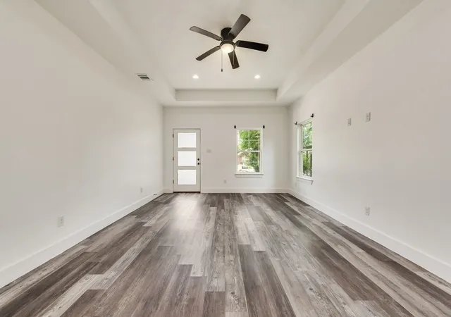Photo 3 of Single family home for sale at 808 S Frances St, Terrell, TX 75160 | MLS# 21275333 | Listing updated on 2026-09-29