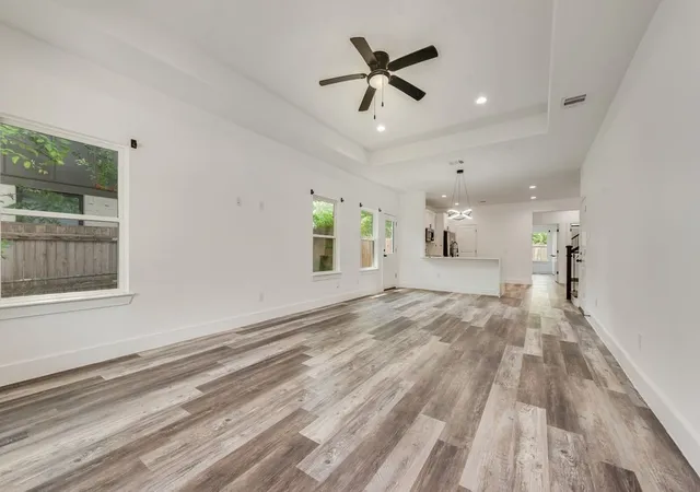 Photo 3 of Single family home for sale at 808 S Frances St, Terrell, TX 75160 | MLS# 21275333 | Listing updated on 2026-09-29