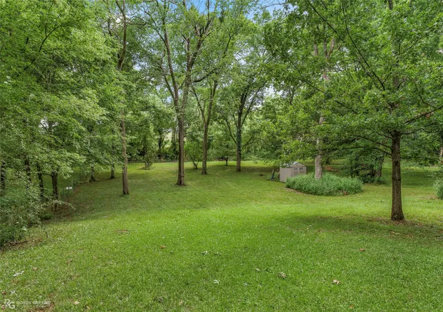 Photo 3 of Single family home for sale at 210 Country Club Dr, Benton, LA 71006 | MLS# 21278182 | Listing updated on 2026-07-17