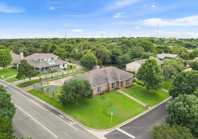 Homes for sale in Woodway, TX | 10025 Forest View Dr, Woodway, TX 76712 | MLS# 21274055