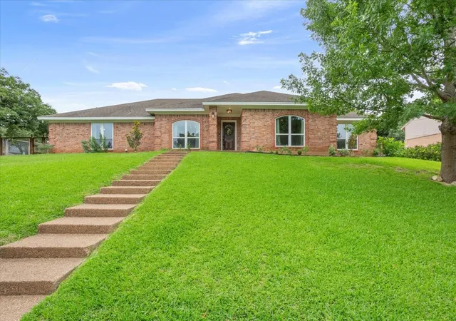 Homes for sale in Woodway, TX | 10025 Forest View Dr, Woodway, TX 76712 | MLS# 21274055