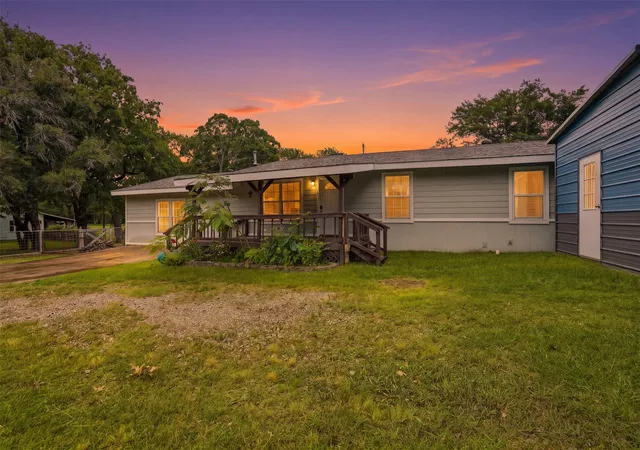 1st image of 1724 E Crestway Dr, Quinlan, TX 75474 | MLS# 21278073