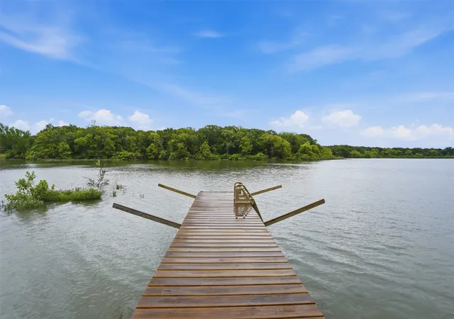 2nd image of 1724 E Crestway Dr, Quinlan, TX 75474 | MLS# 21278073