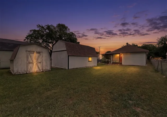 Homes for sale in Dallas, TX | 907 Ogden Ave, Dallas, TX 75211 | MLS# 21278209