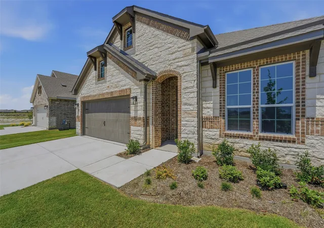 Photo 4 of Single family home for sale at 2105 Bluebird Ln, Anna, TX 75409 | MLS# 21278242 | Listing updated on 2026-09-24