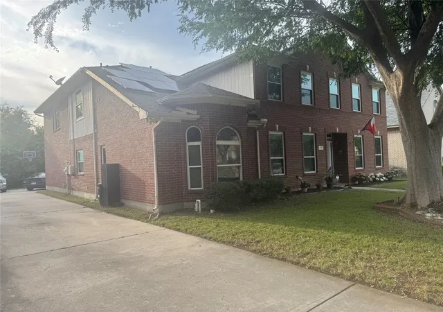 Photo 3 of Single family home for sale at 616 Huntington Ln, Allen, TX 75002 | MLS# 21278254 | Listing updated on 2026-08-29