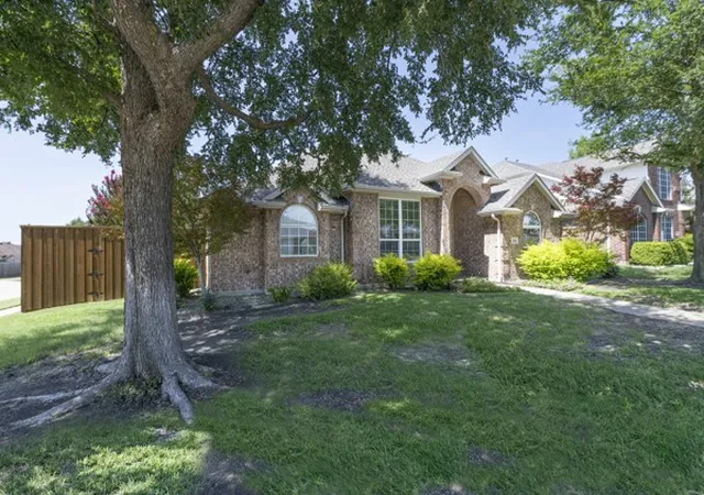 Photo 2 of Single family home for sale at 2540 Wagonwheel Dr, Rockwall, TX 75032 | MLS# 21278261 | Listing updated on 2026-09-05