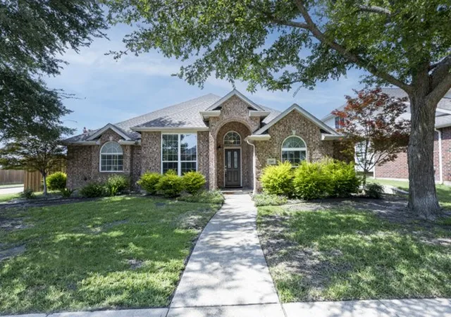 Photo 3 of Single family home for sale at 2540 Wagonwheel Dr, Rockwall, TX 75032 | MLS# 21278261 | Listing updated on 2026-09-05