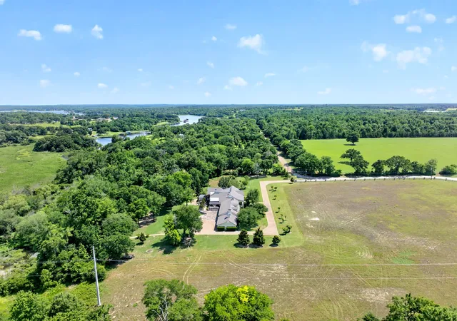 Homes for sale in Athens, TX | 1901 Rose Pt, Athens, TX 75752 | MLS# 21256244