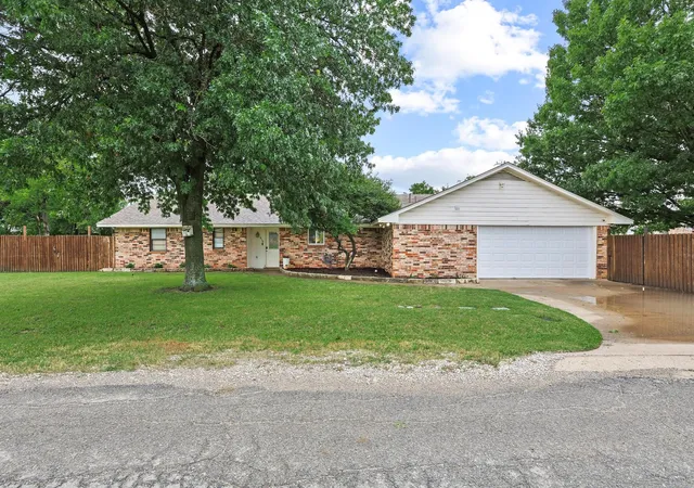 Homes for sale in Gunter, TX | 619 N 5th St, Gunter, TX 75058 | MLS# 21272865