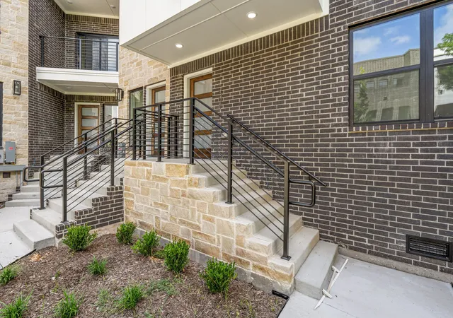 2nd image of 304 Golden Bell Ln, Fort Worth, TX 76107 | MLS# 21276823
