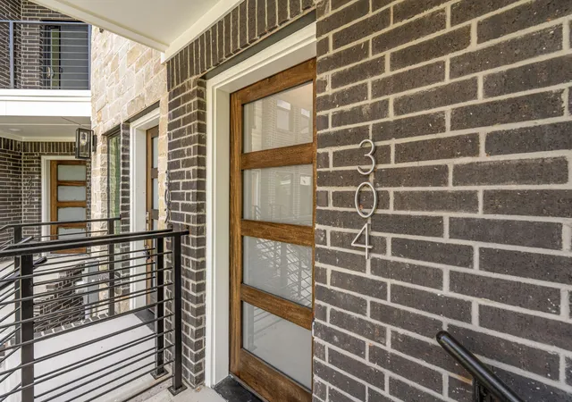 3rd image of 304 Golden Bell Ln, Fort Worth, TX 76107 | MLS# 21276823