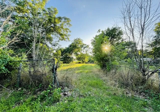Photo 3 of Land for sale at 628 S Johnson St, Mineola, TX 75773 | MLS# 21278312 | Listing updated on 2026-09-29