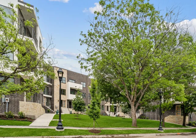 5th image of 2721 Azalea Park Cir, Fort Worth, TX 76107 | MLS# 21276786