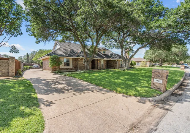Photo 3 of Multi family home for sale at 5111/5109 Ledgestone Dr, Fort Worth, TX 76132 | MLS# 21278330 | Listing updated on 2026-08-30