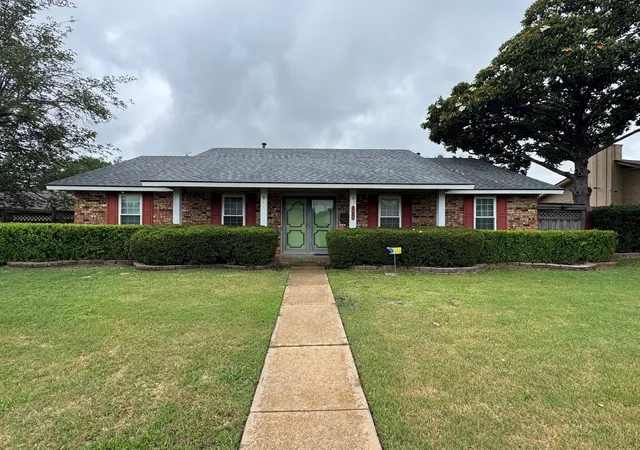 Photo 1 of Sale Pending at 3818 Twin Falls St, Irving, TX 75062 | MLS# 21277246 | Listing updated on 2026-07-13