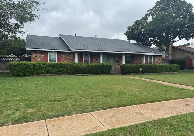 Photo 2 of Sale Pending at 3818 Twin Falls St, Irving, TX 75062 | MLS# 21277246 | Listing updated on 2026-07-13