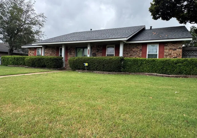 Photo 3 of Sale Pending at 3818 Twin Falls St, Irving, TX 75062 | MLS# 21277246 | Listing updated on 2026-07-13