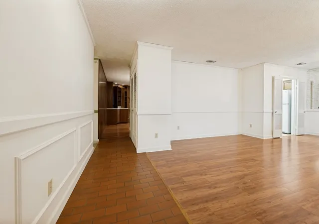 Photo 4 of Sale Pending at 3818 Twin Falls St, Irving, TX 75062 | MLS# 21277246 | Listing updated on 2026-07-13
