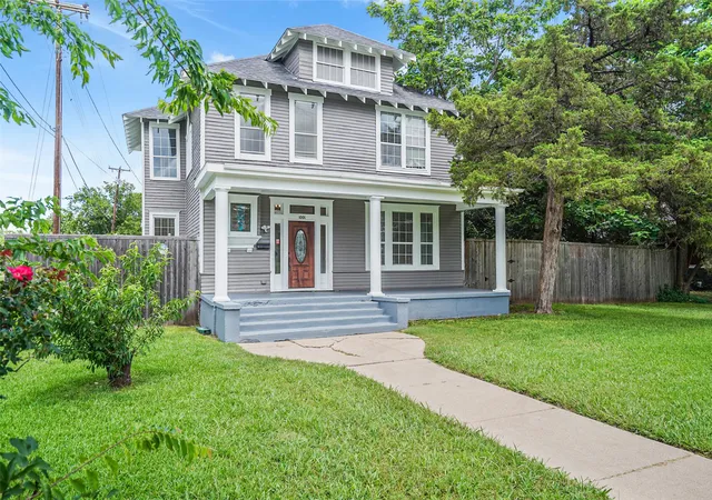 Photo 1 of Single family home for sale at 1001 S Travis St, Sherman, TX 75090 | MLS# 21277335 | Listing updated on 2026-09-26