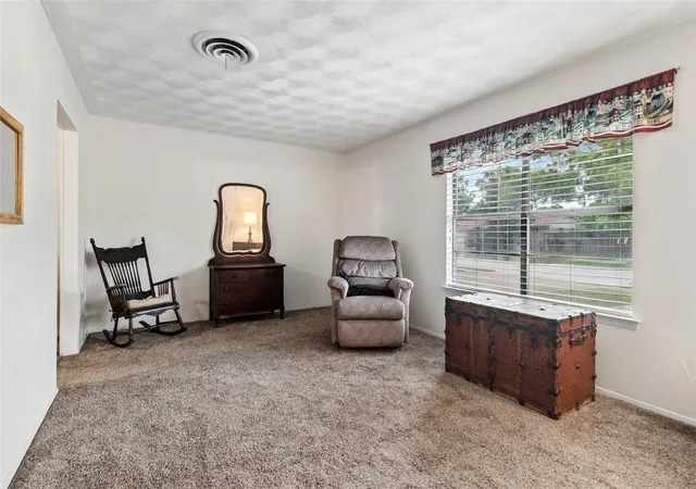 5th image of 937 Patricia St, Irving, TX 75060 | MLS# 21277361