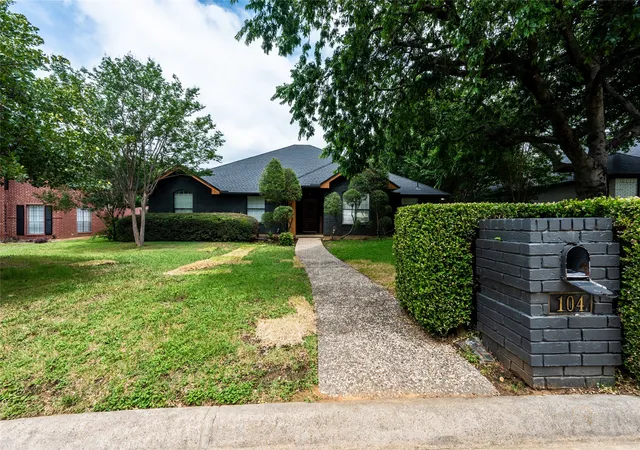 Photo 2 of Sale Pending at 104 Creek Side Ct, Kennedale, TX 76060 | MLS# 21275263 | Listing updated on 2026-09-24