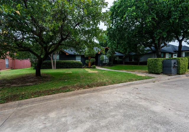 Photo 3 of Sale Pending at 104 Creek Side Ct, Kennedale, TX 76060 | MLS# 21275263 | Listing updated on 2026-09-24