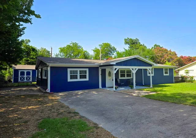 Photo 3 of Single family home for sale at 105 Alice Dr, Little Elm, TX 75068 | MLS# 21277339 | Listing updated on 2026-08-22