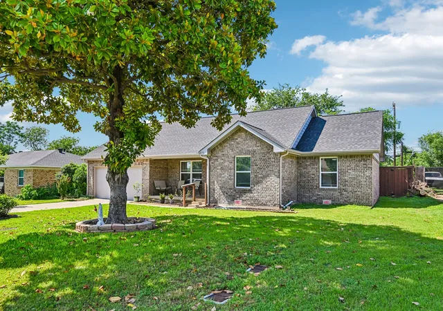 Homes for sale in Duncanville, TX | 215 Tanco Ln, Duncanville, TX 75116 | MLS# 21278412