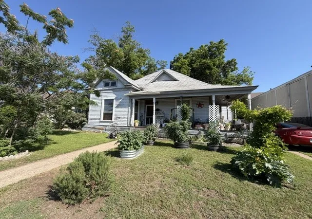 Homes for sale in Cleburne, TX | 504 W Wardville St, Cleburne, TX 76033 | MLS# 21275345