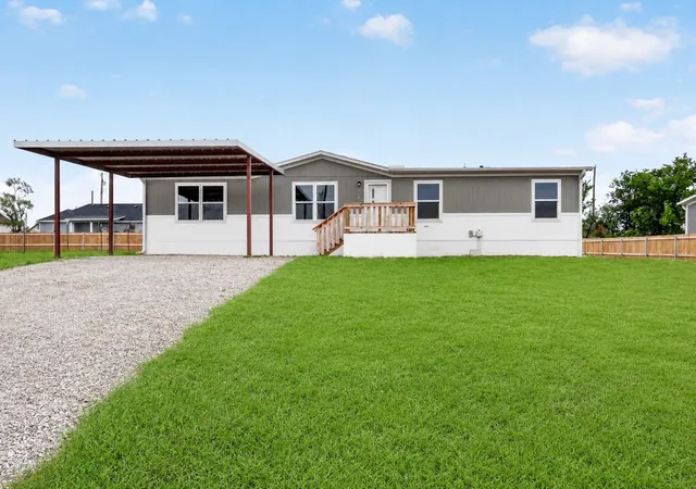 Homes for sale in Bridgeport, TX | 215 Overland Trl, Bridgeport, TX 76426 | MLS# 21244430