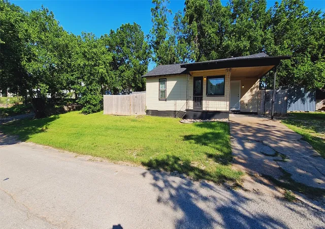 Homes for sale in Fort Worth, TX | 3322 Nw 30th St, Fort Worth, TX 76106 | MLS# 21276309
