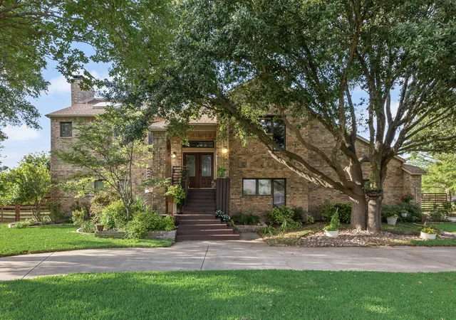 Homes for sale in Heath, TX | 310 James Dr, Heath, TX 75032 | MLS# 21251412
