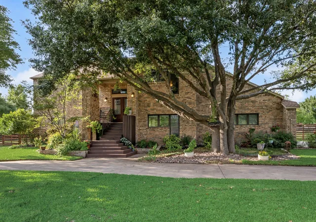 Homes for sale in Heath, TX | 310 James Dr, Heath, TX 75032 | MLS# 21251412