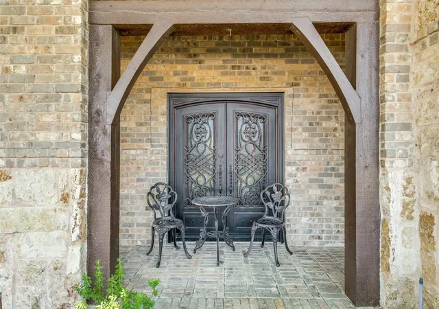 Photo 3 of Single family home for sale at 2719 Middleton Dr, Frisco, TX 75033 | MLS# 21272555 | Listing updated on 2026-08-30