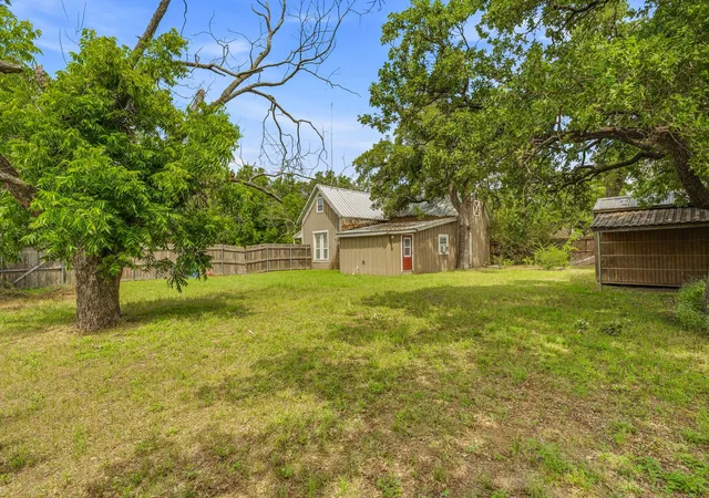 Homes for sale in Tolar, TX | 307 N Oak Ln, Tolar, TX 76476 | MLS# 21277957