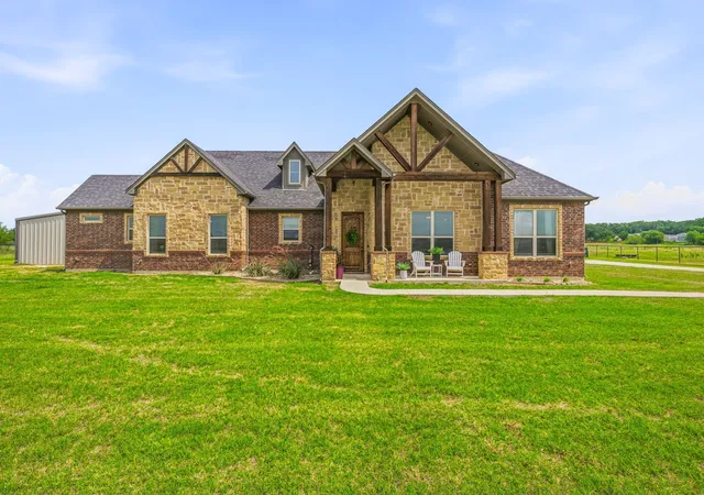 Photo 1 of Single family home for sale at 2801 Mh 379, Mineral Wells, TX 76067 | MLS# 21275530 | Listing updated on 2026-07-22