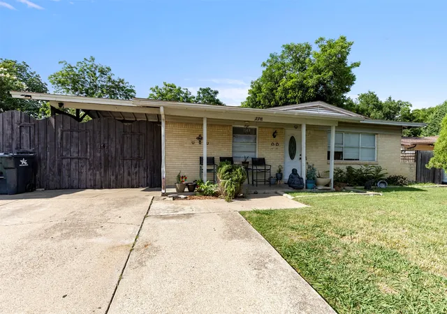 Photo 1 of Single family home for sale at 2211 Cloverdale St, Arlington, TX 76010 | MLS# 21278308 | Listing updated on 2026-07-27