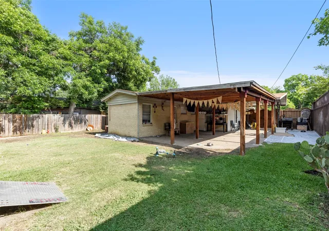Photo 2 of Single family home for sale at 2211 Cloverdale St, Arlington, TX 76010 | MLS# 21278308 | Listing updated on 2026-07-27