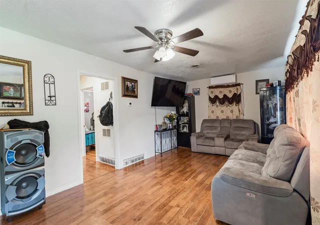 Photo 3 of Single family home for sale at 2211 Cloverdale St, Arlington, TX 76010 | MLS# 21278308 | Listing updated on 2026-07-27