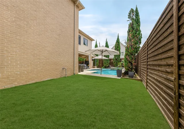 Photo 3 of Single family home for sale at 6910 Huff Trl, Dallas, TX 75214 | MLS# 21274085 | Listing updated on 2026-10-06