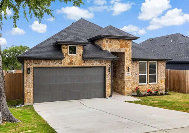 Photo 1 of Single family home for sale at 1613 Avenue D, Fort Worth, TX 76104 | MLS# 21278619 | Listing updated on 2026-09-24