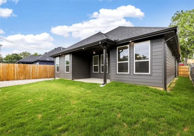 Photo 3 of Single family home for sale at 1613 Avenue D, Fort Worth, TX 76104 | MLS# 21278619 | Listing updated on 2026-09-24