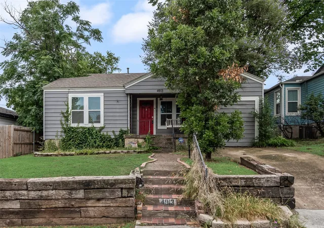 Photo 1 of Single family home for sale at 4913 Calmont Ave, Fort Worth, TX 76107 | MLS# 21278525 | Listing updated on 2026-07-11