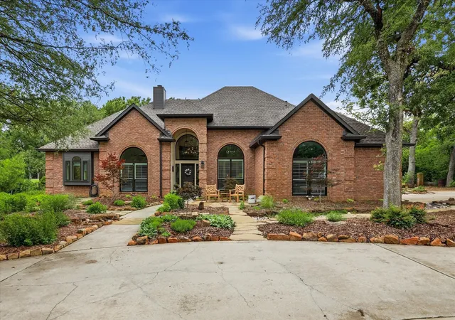 2nd image of 101 W Oak Shores Dr, Cross Roads, TX 76227 | MLS# 21259084